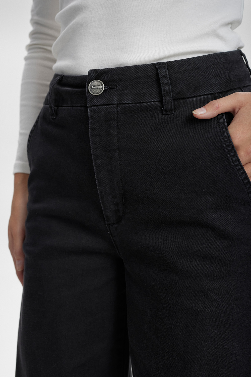 705592_0000_IMAGE_MODEL Nümph NUAMBER PANTS LONG BLACK Caviar