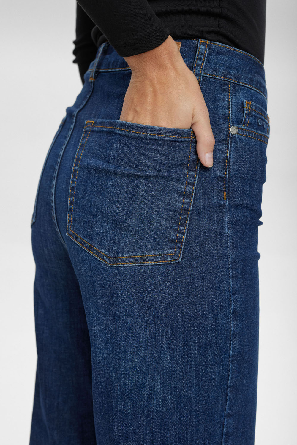 705613_3012_IMAGE_MODEL_BACK Nümph NUPARIS JEANS LONG Dark Blue Denim
