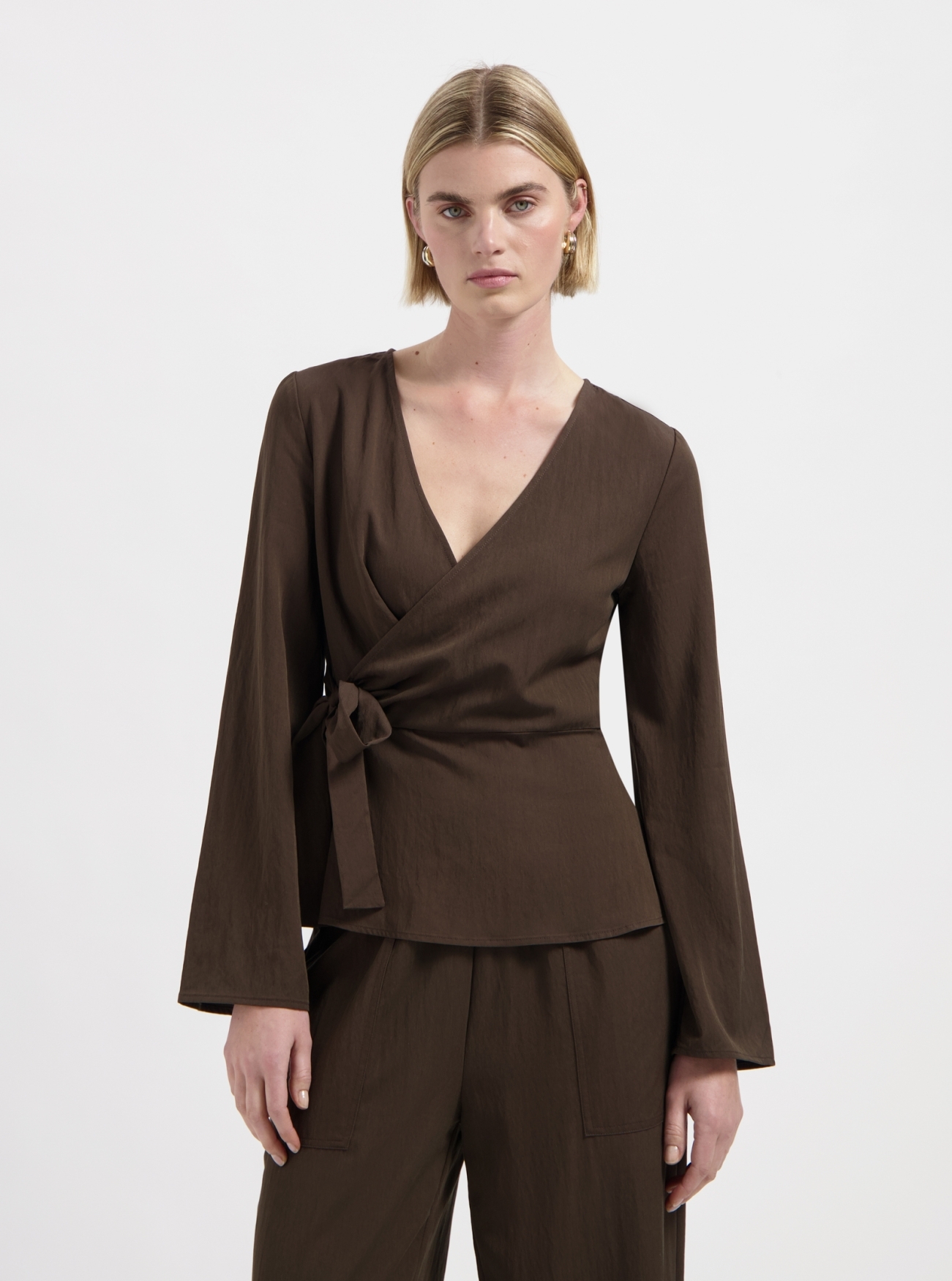 NO-DS26040-225-11-26 Nous Sommes Labels Lia Blouse Brown