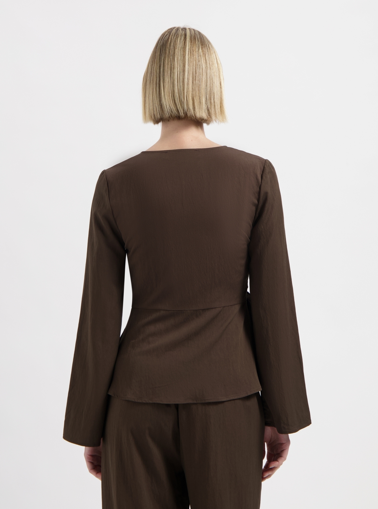 NO-DS26040-225-11-27 Nous Sommes Labels Lia Blouse Brown