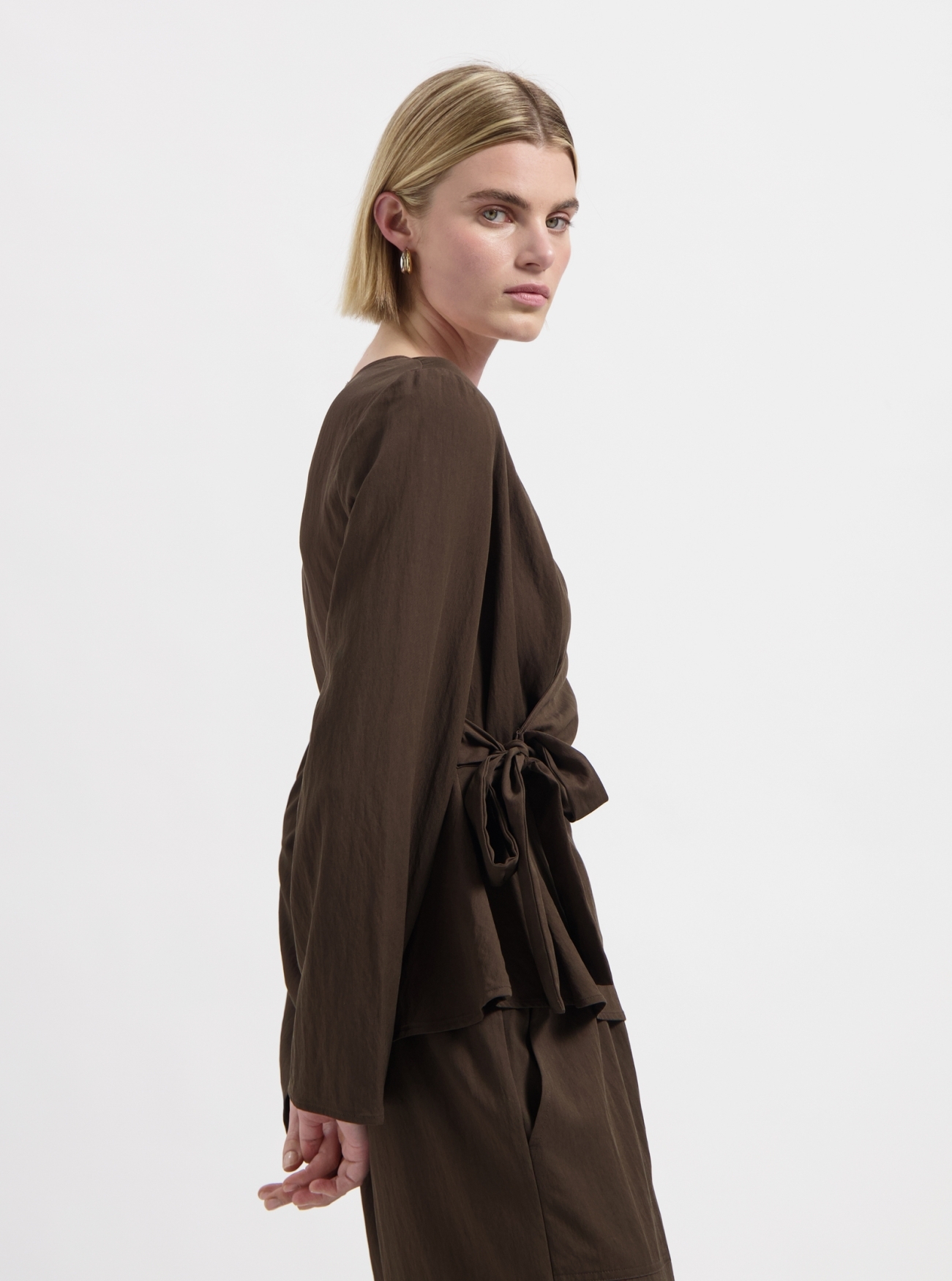 NO-DS26040-225-11-28 Nous Sommes Labels Lia Blouse Brown