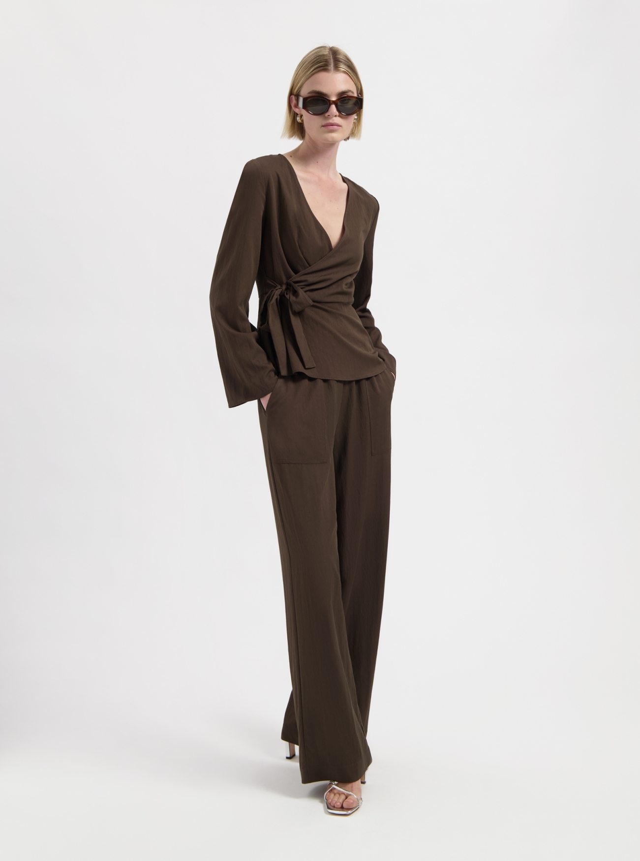 NO-DS26040-225-11-29 Nous Sommes Labels Lia Blouse Brown