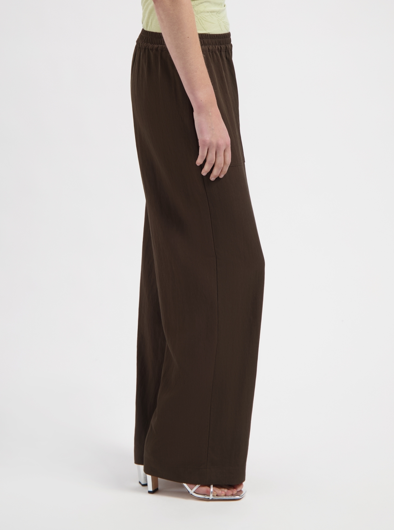 NO-DS26044-225-11-21 Nous Sommes Labels Anya Trousers Brown