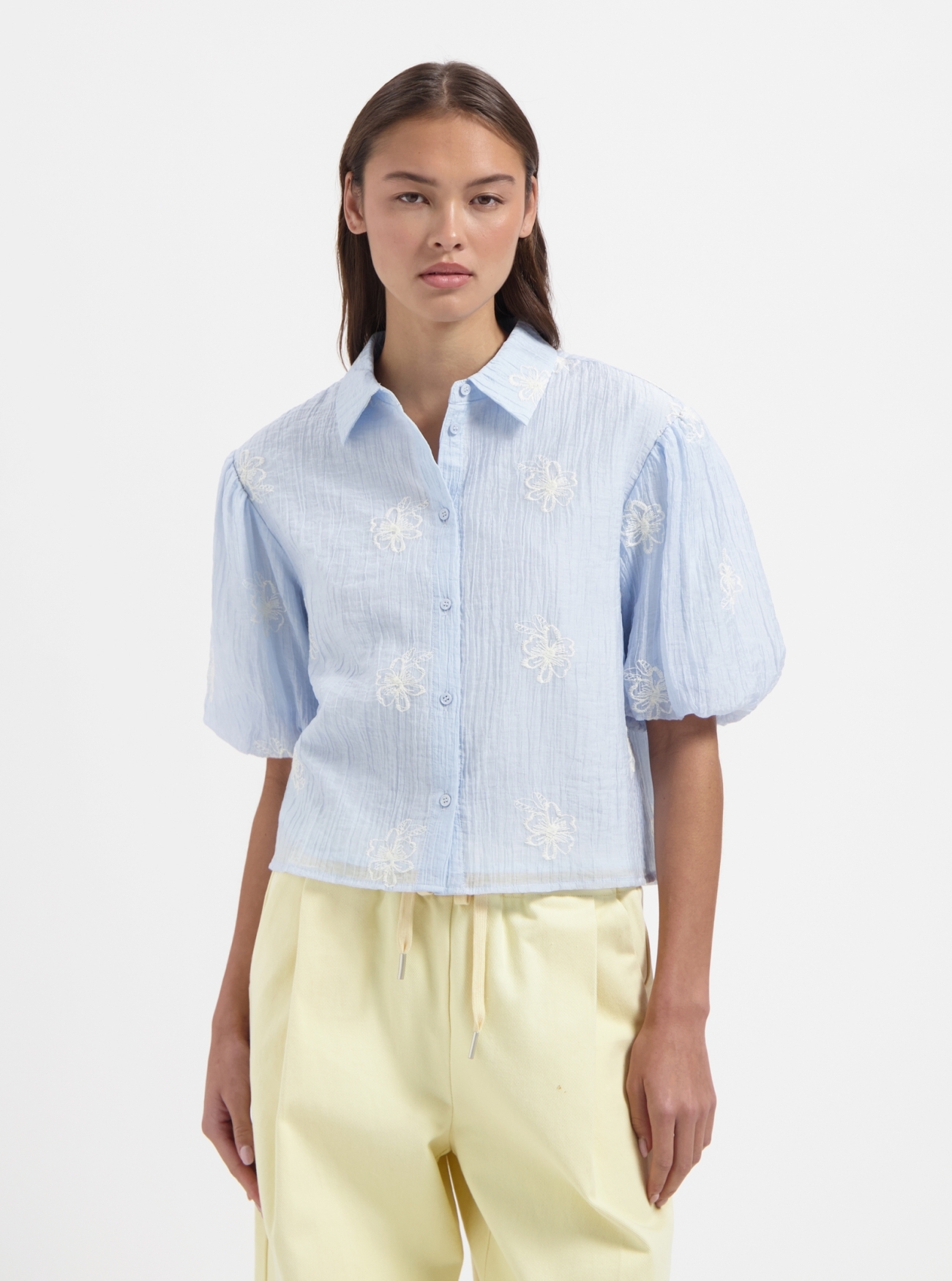 NO-DS26047-400-17-43 Nous Sommes Labels Nellie Blouse Light Blue