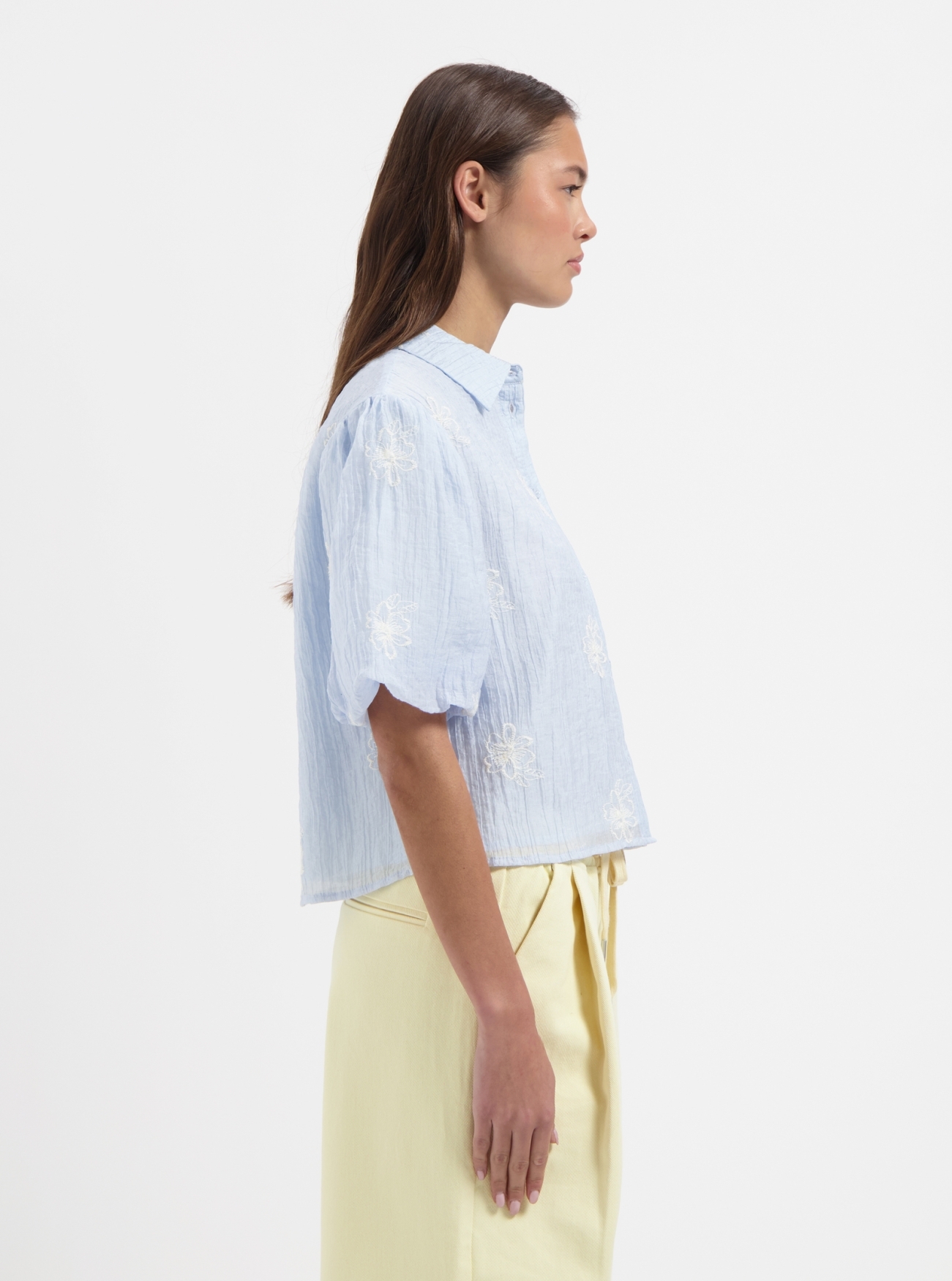 NO-DS26047-400-17-45 Nous Sommes Labels Nellie Blouse Light Blue