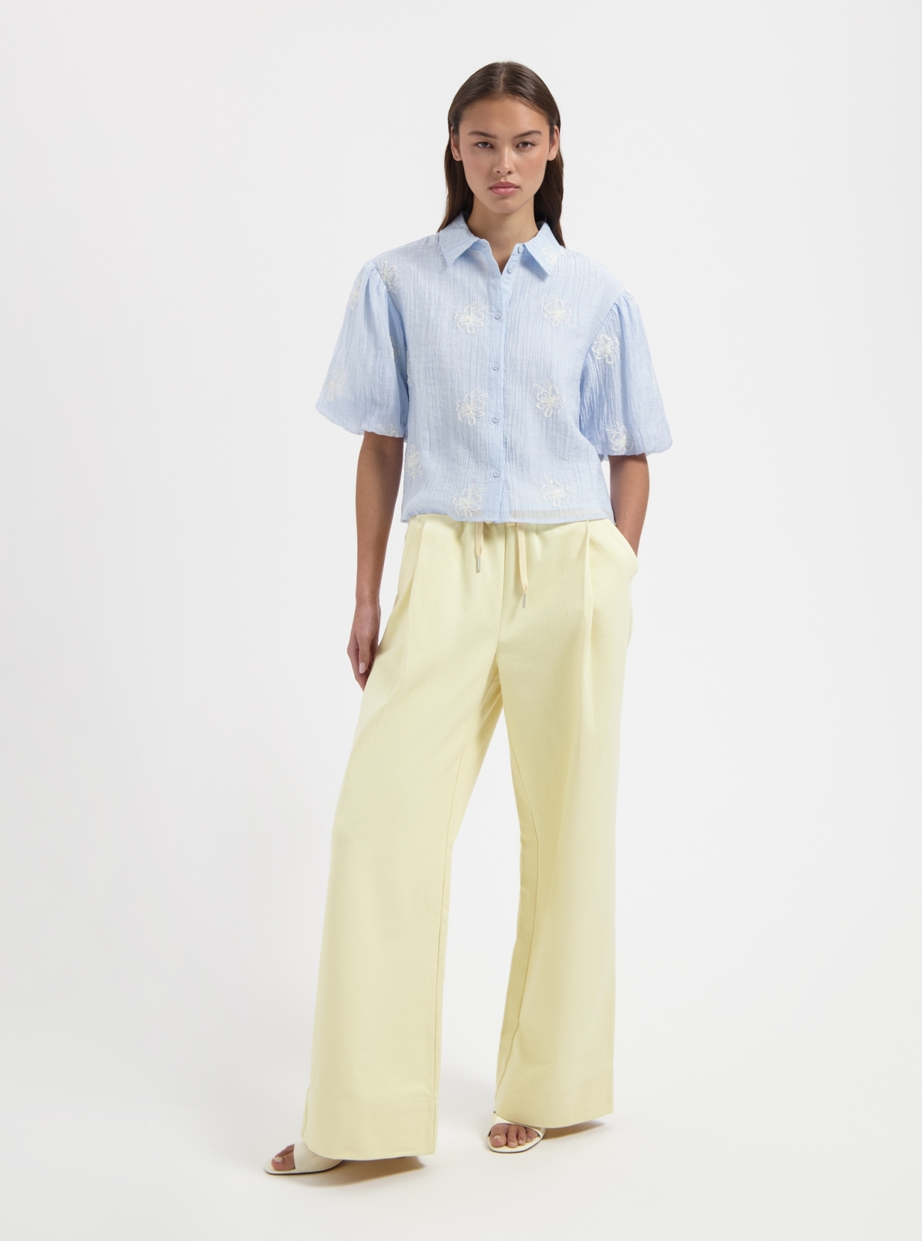 NO-DS26047-400-17-46 Nous Sommes Labels Nellie Blouse Light Blue