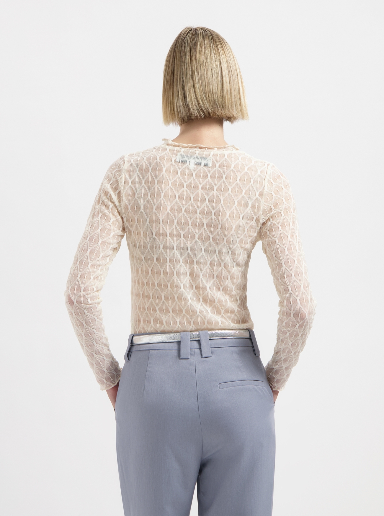NO-DS26012-120-8-16_968 Nous Sommes Labels Zellie Top Off White