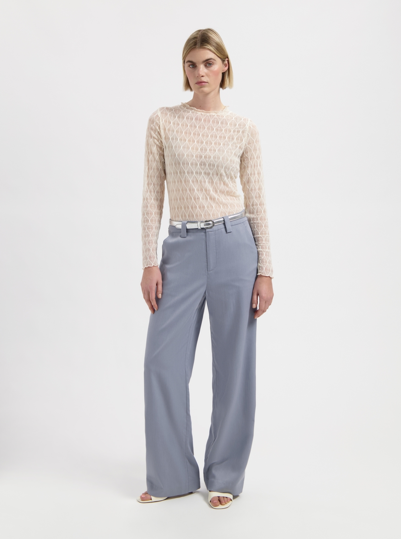 NO-DS26012-120-8-18_z8z Nous Sommes Labels Zellie Top Off White