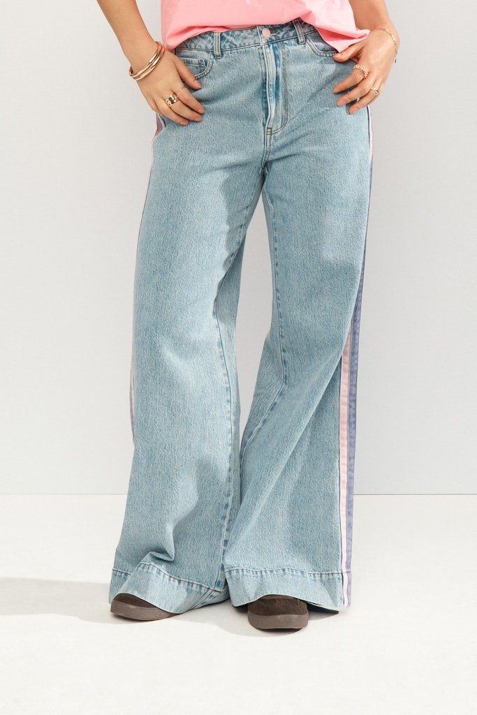Nu_mph_High-summer-2026-Nu_mph_3010_706865 NÜMPH NUMALAGA HR WIDE JEANS BI3010 Light Blue Denim