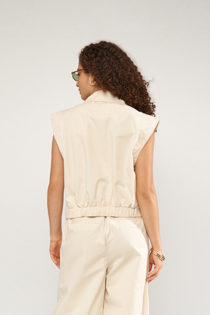 Nu_mph_High-summer-2026-Nu_mph_9509_706827_2 NÜMPH NUSUNNA VEST Whitecap Gray