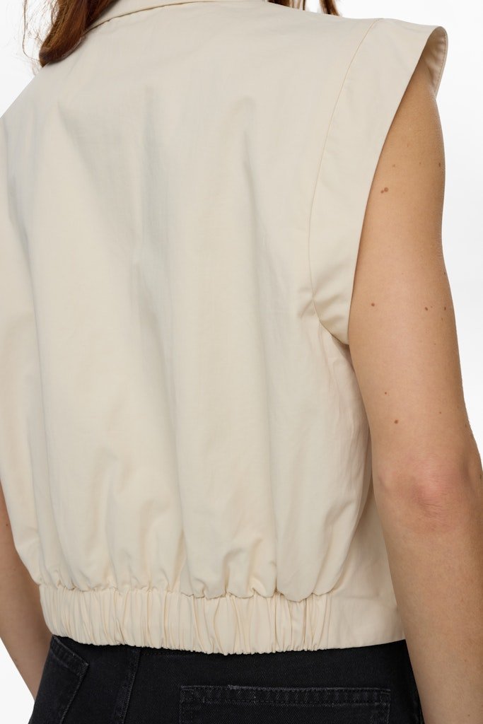 Nu_mph_High-summer-2026-Nu_mph_9509_706827_6 NÜMPH NUSUNNA VEST Whitecap Gray