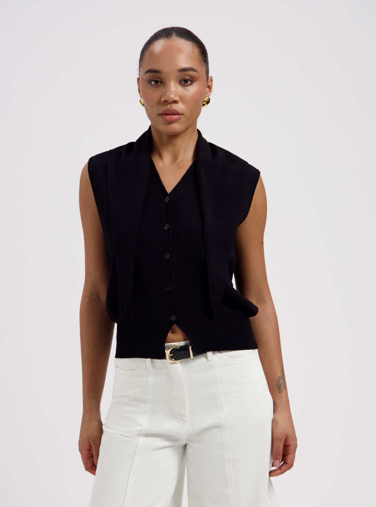 NO-DS26135-10-46-3 Nous Sommes Labels Nika Scarf Top Black
