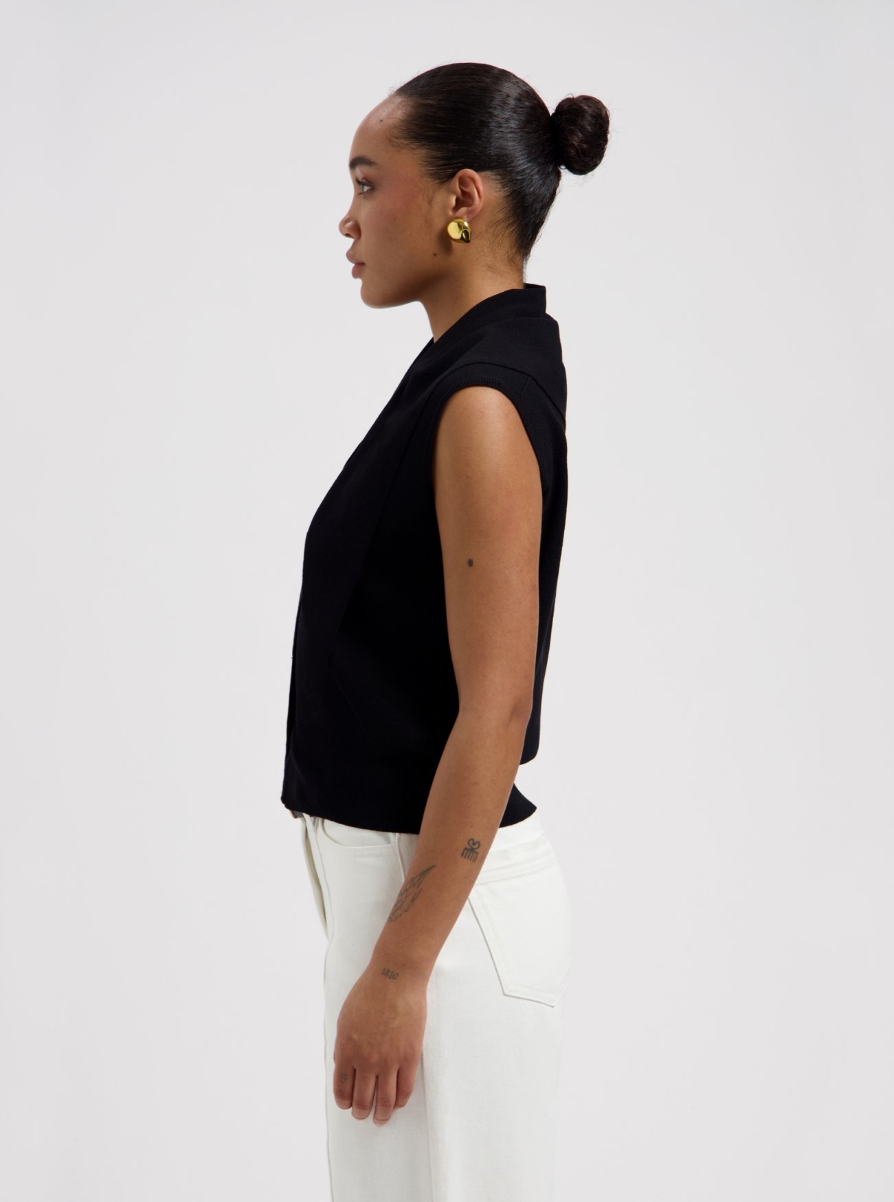 NO-DS26135-10-46-4 Nous Sommes Labels Nika Scarf Top Black