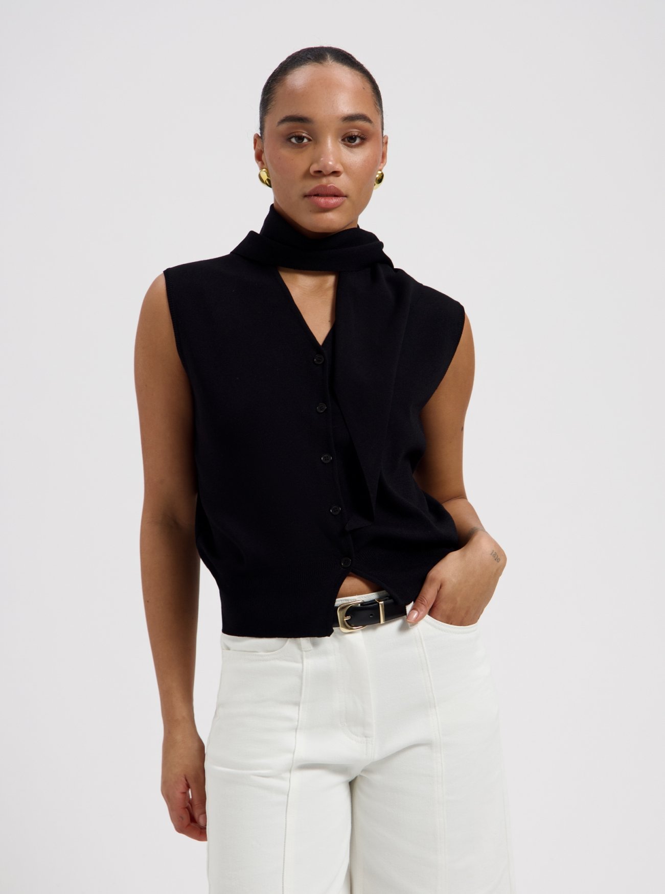 NO-DS26135-10-46-6 Nous Sommes Labels Nika Scarf Top Black