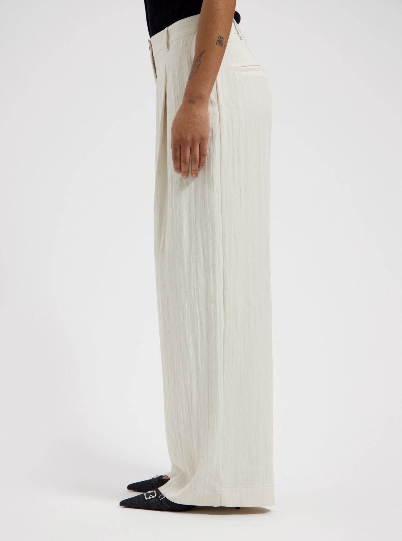 NO-DS26138-120-8-21 Nous Sommes Labels Wren Trousers Off White