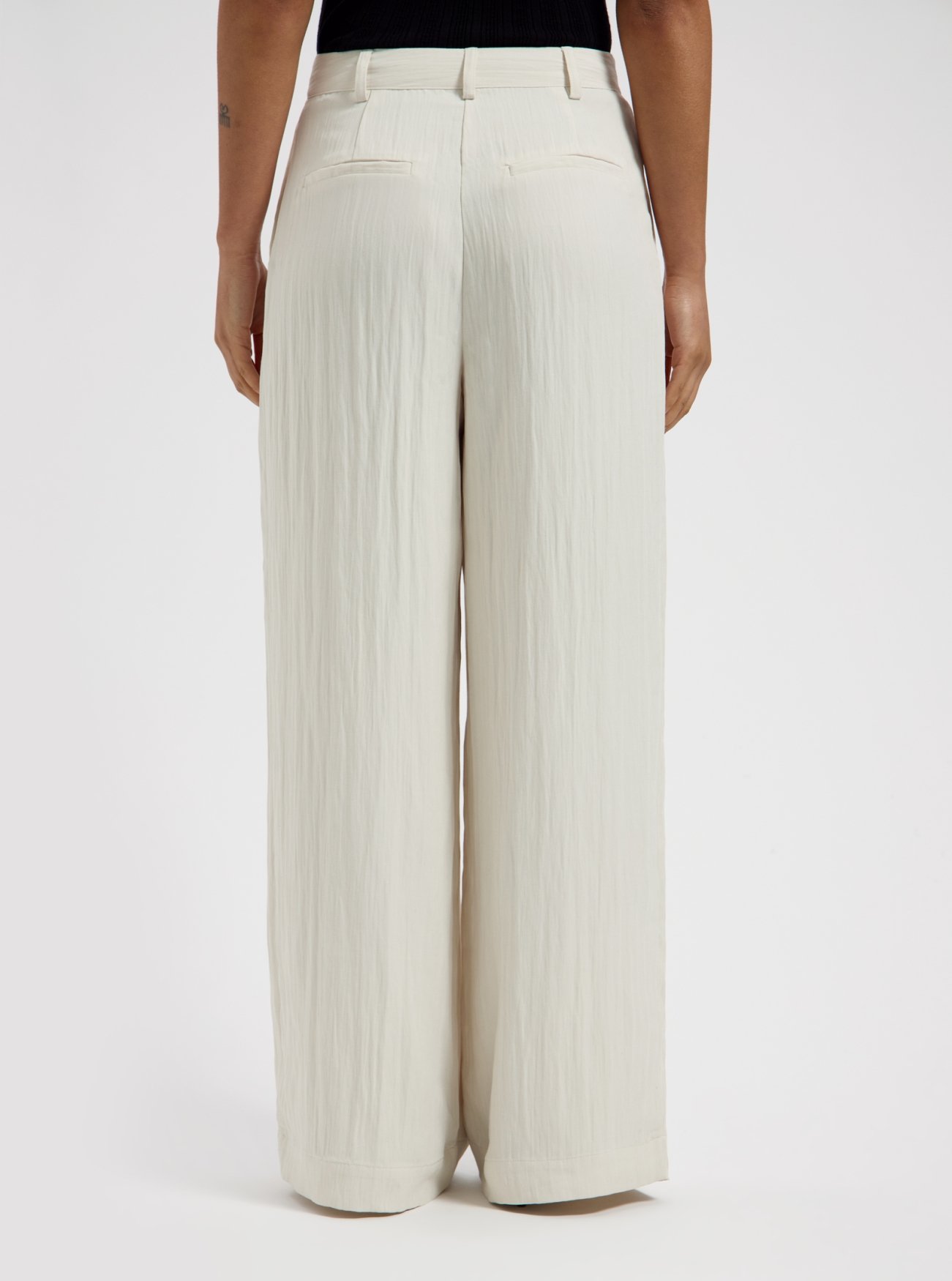 NO-DS26138-120-8-22 Nous Sommes Labels Wren Trousers Off White