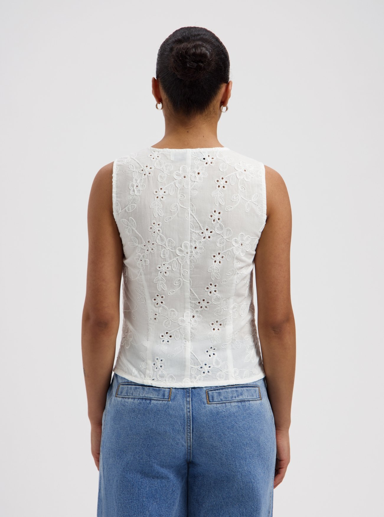 NO-DS26148-100-7-17 Nous Sommes Labels Heidi Top White