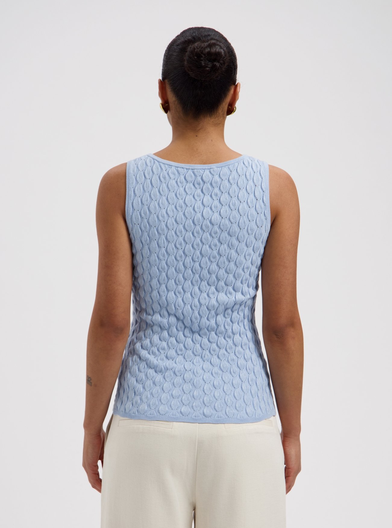 NO-DS26137-400-17-39_xj0 Nous Sommes Labels Amira Knit Top Light Blue