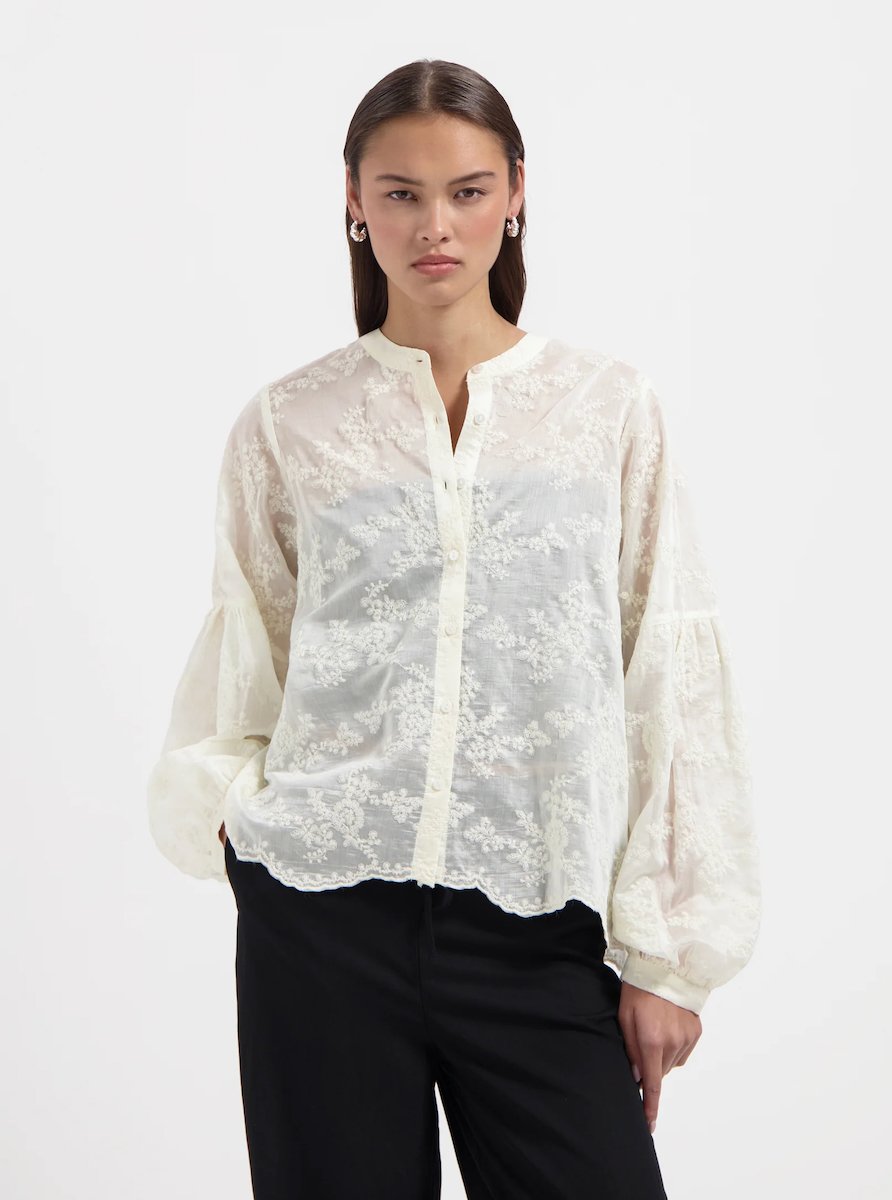 NO-DS26035_Detail_JpgHighres_1 Nous Sommes Labels Mae Blouse Off White