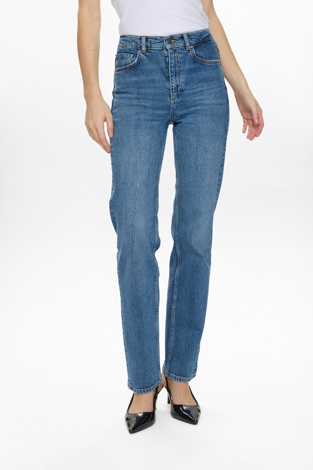 706672-3013 NÜMPH NUOSLO HR STRAIGHT JEANS S3013 Medium Blue Denim 32"