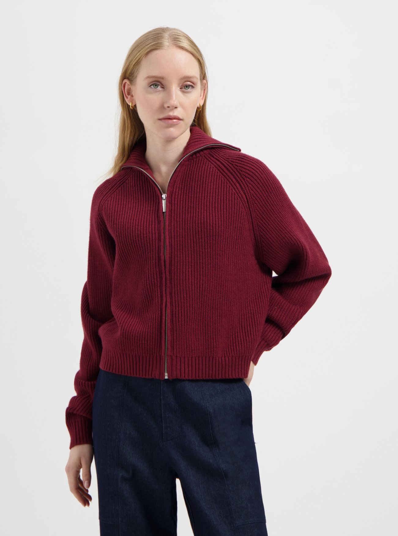 NO-DW25008-625-29-25 Nous Sommes Labels Clairie High Zip Cardigan Red