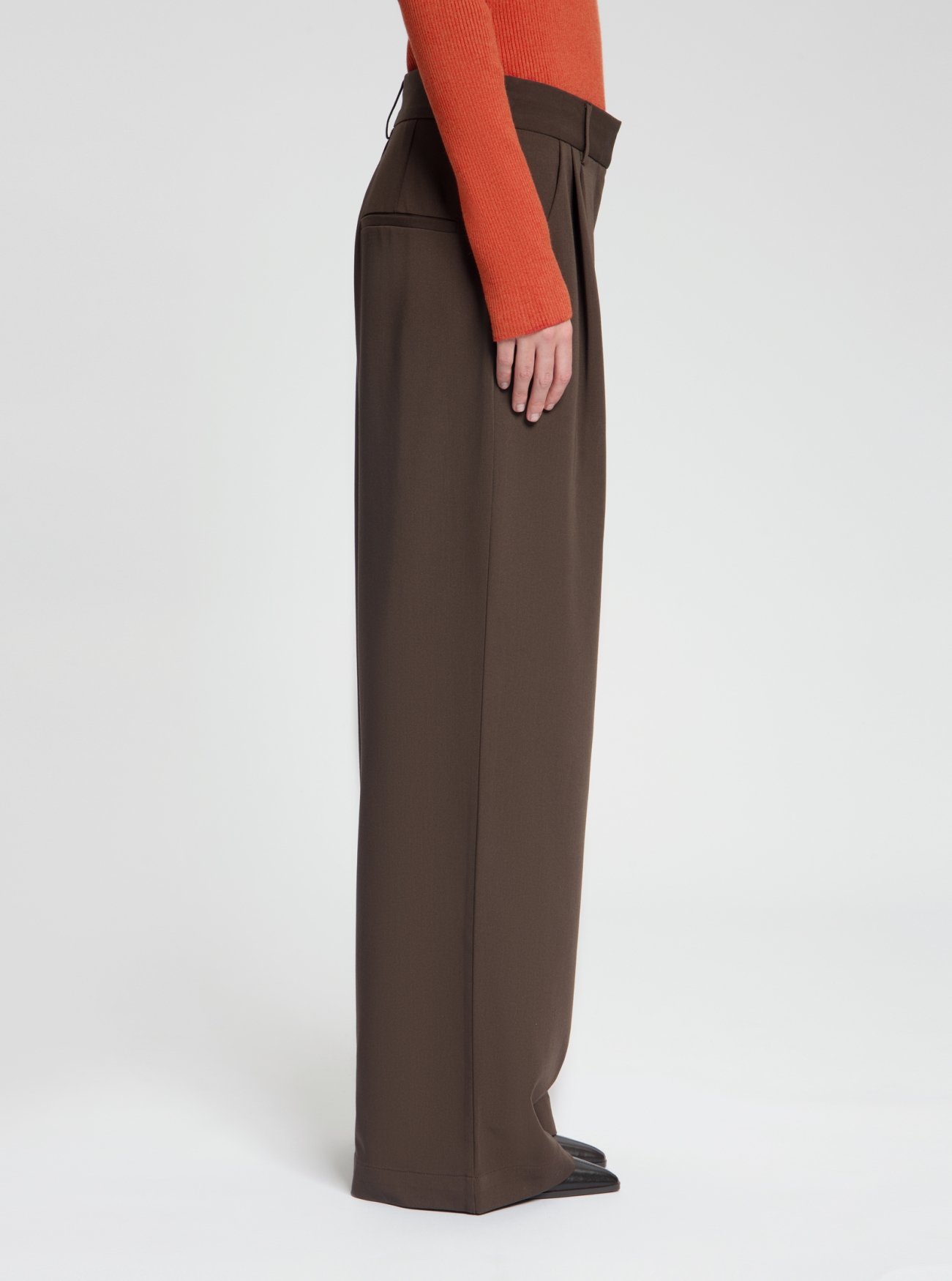 NO-DW25012-225-11-21 Nous Sommes Labels Gabbie Trousers Brown