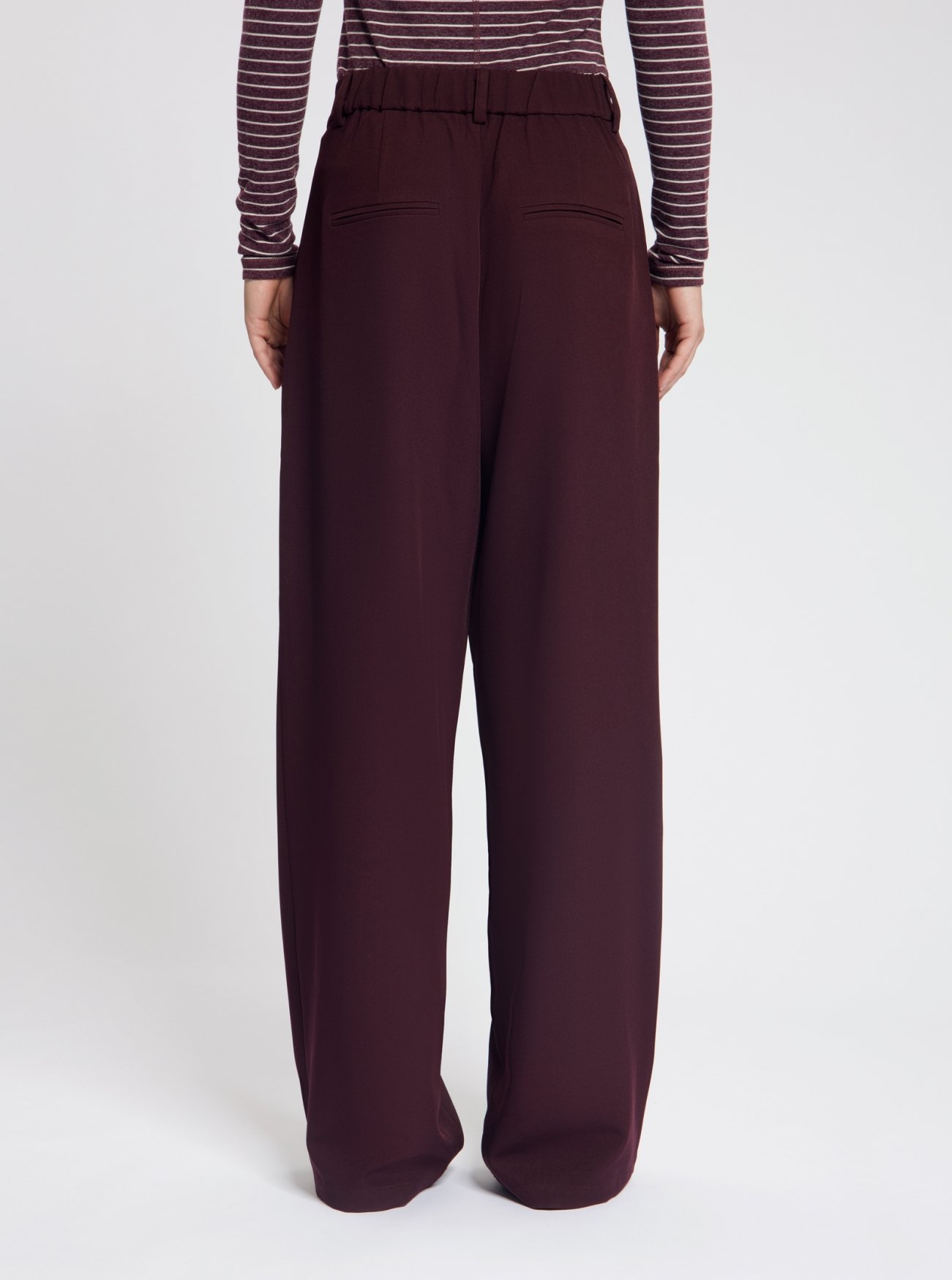 NO-DW26060-630-30-30 Nous Sommes Labels Josie Pleated Trousers Burgundy