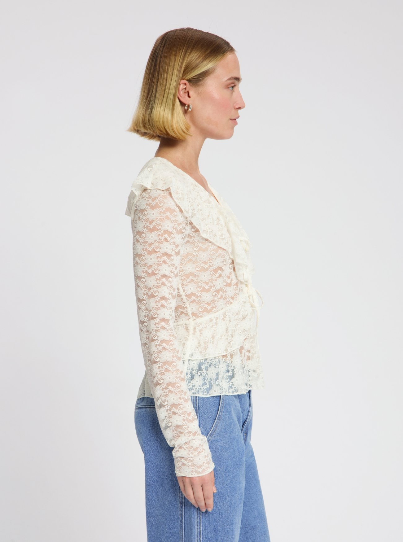 NO-DW26078-100-7-5 Nous Sommes Labels Noor Lace Top White