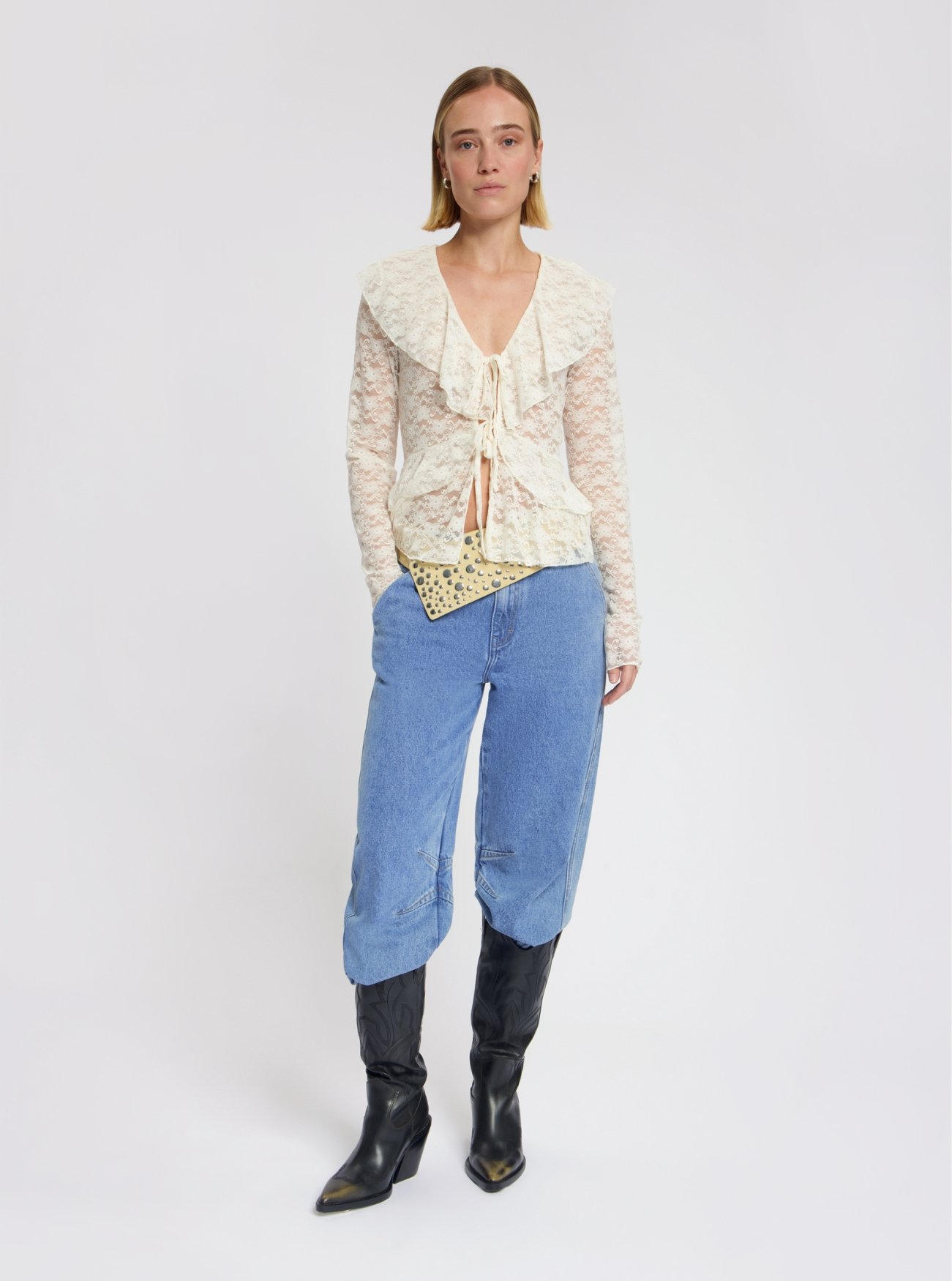 NO-DW26078-100-7-6 Nous Sommes Labels Noor Lace Top White