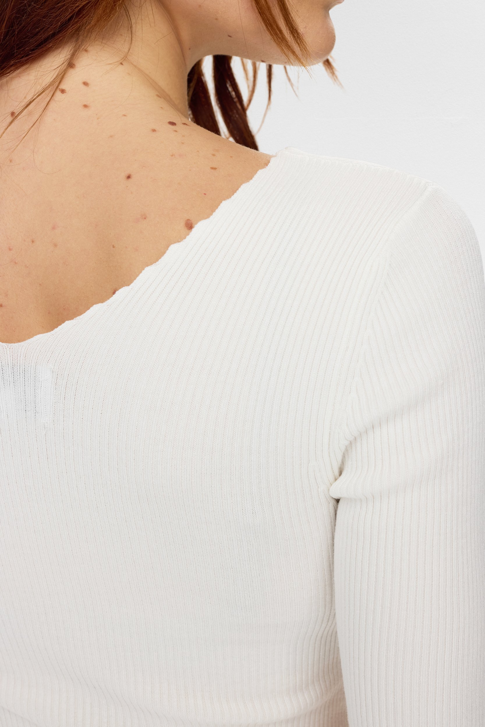 700828_9001_6 NÜMPH NUAYELET SS PULLOVER CROPPED Cloud Dancer