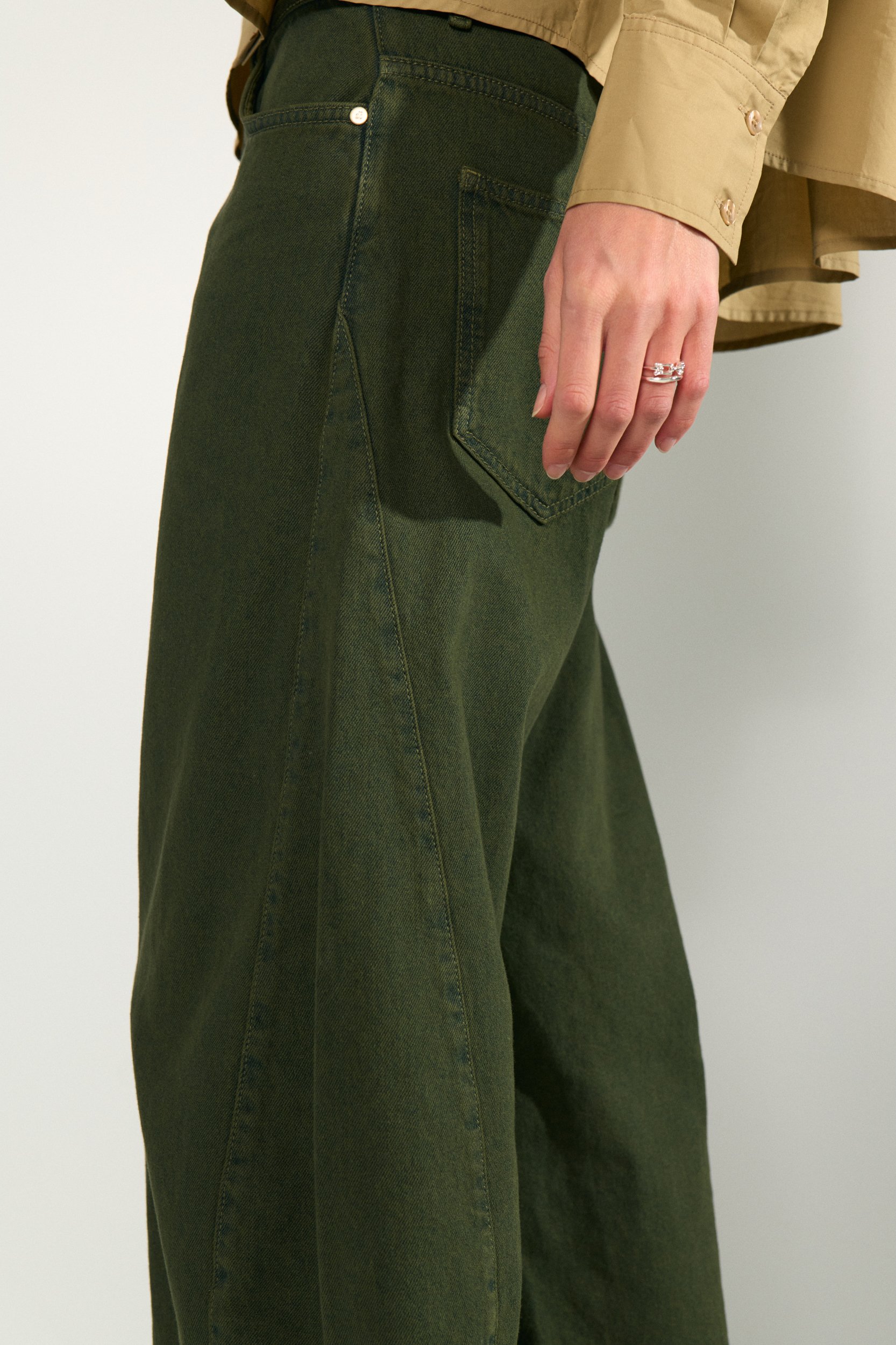 707357_4084_5 Nümph NUAMSTERDAM HR BARREL JEANS Forest night