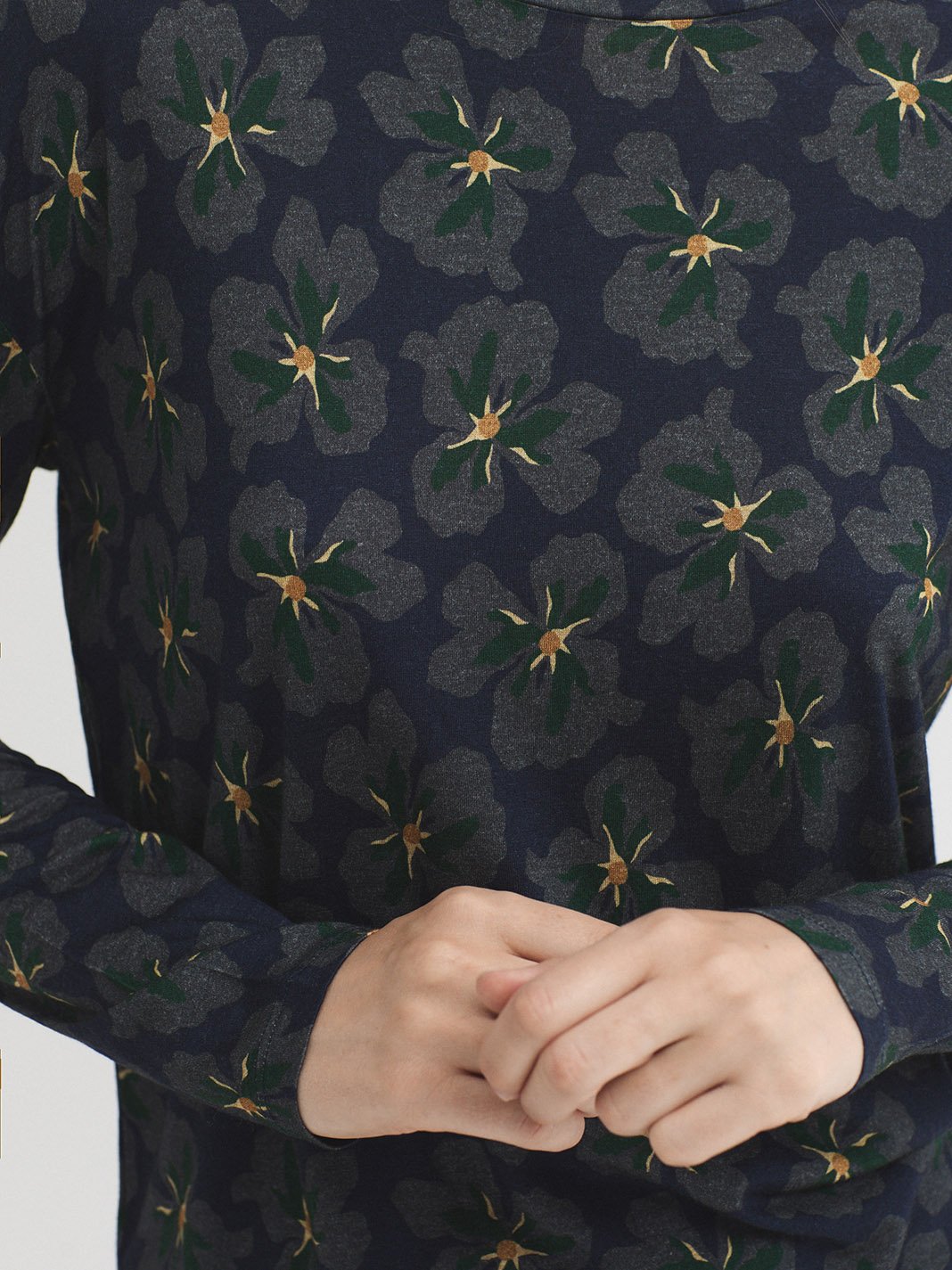 WJX040_134_3 Nice Things "Bold Flowers" wide T-shirt Navy