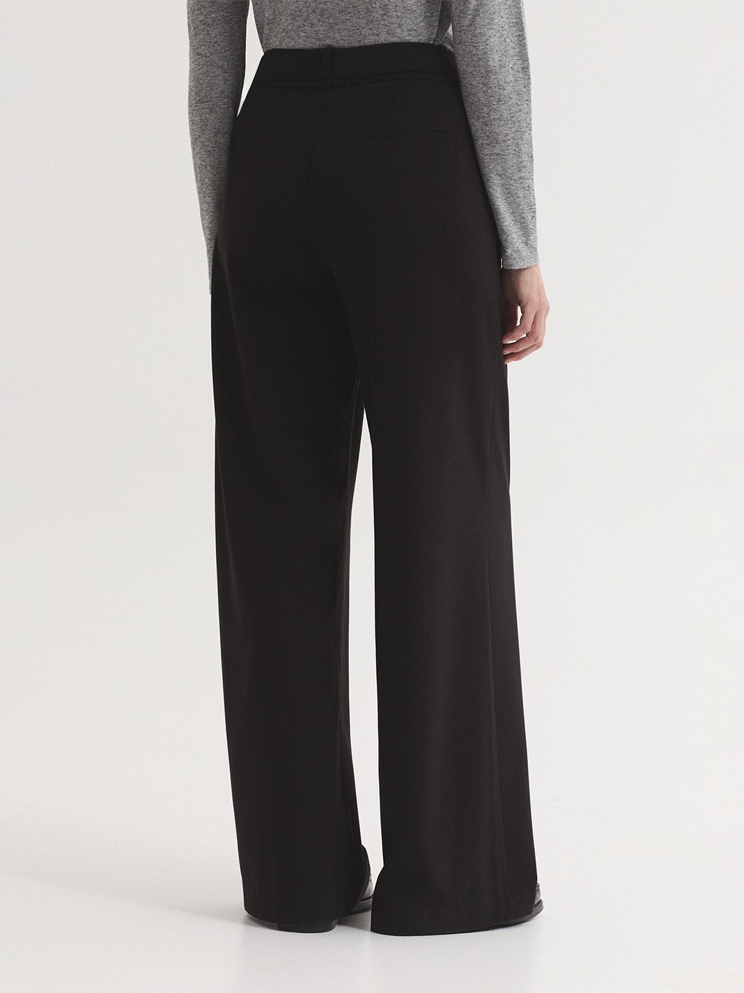 WWX102_999_3 Nice Things Fluid pleated trousers Black