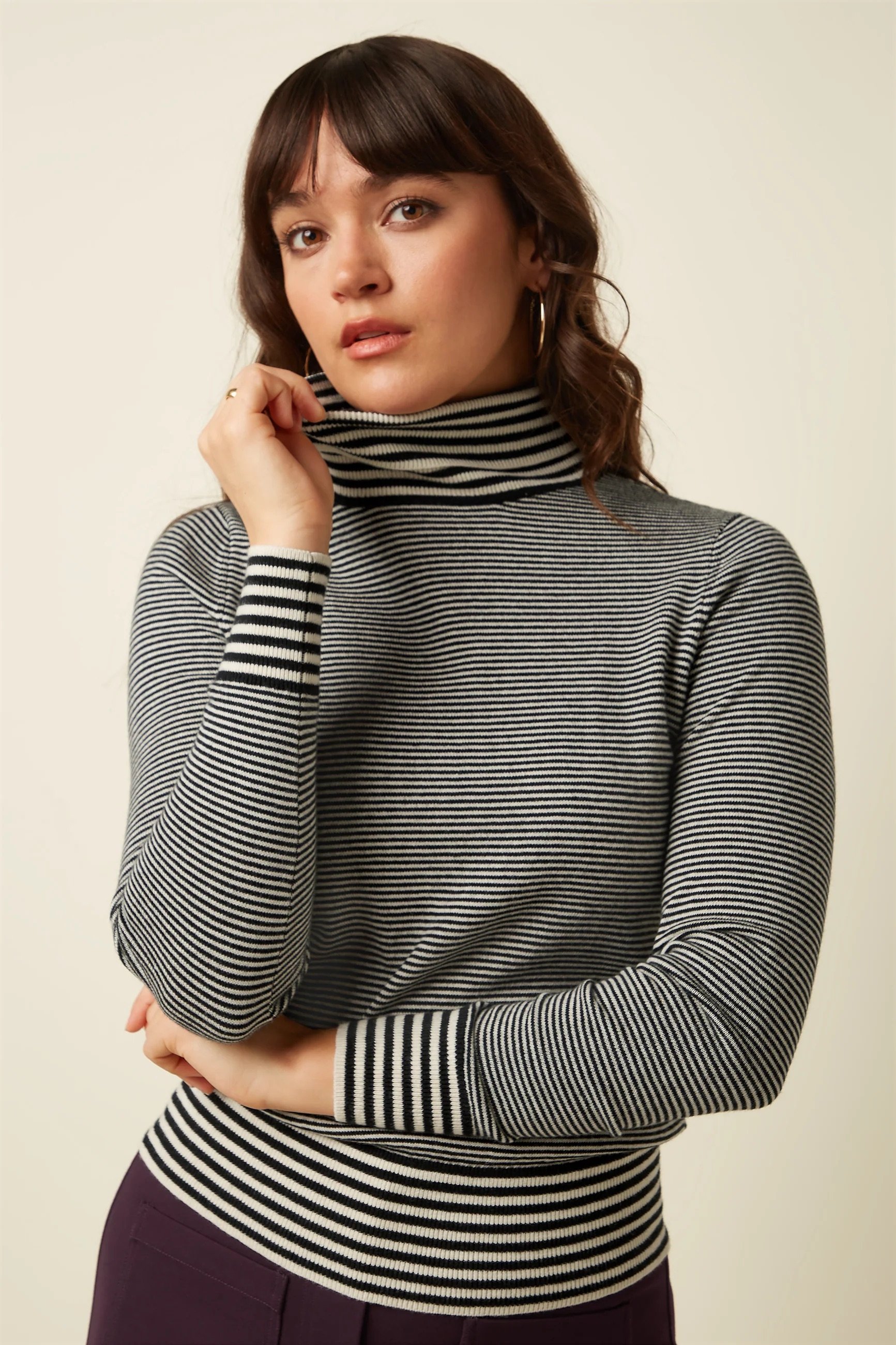 10998001_1 King Louie Rollneck Top Sere Black