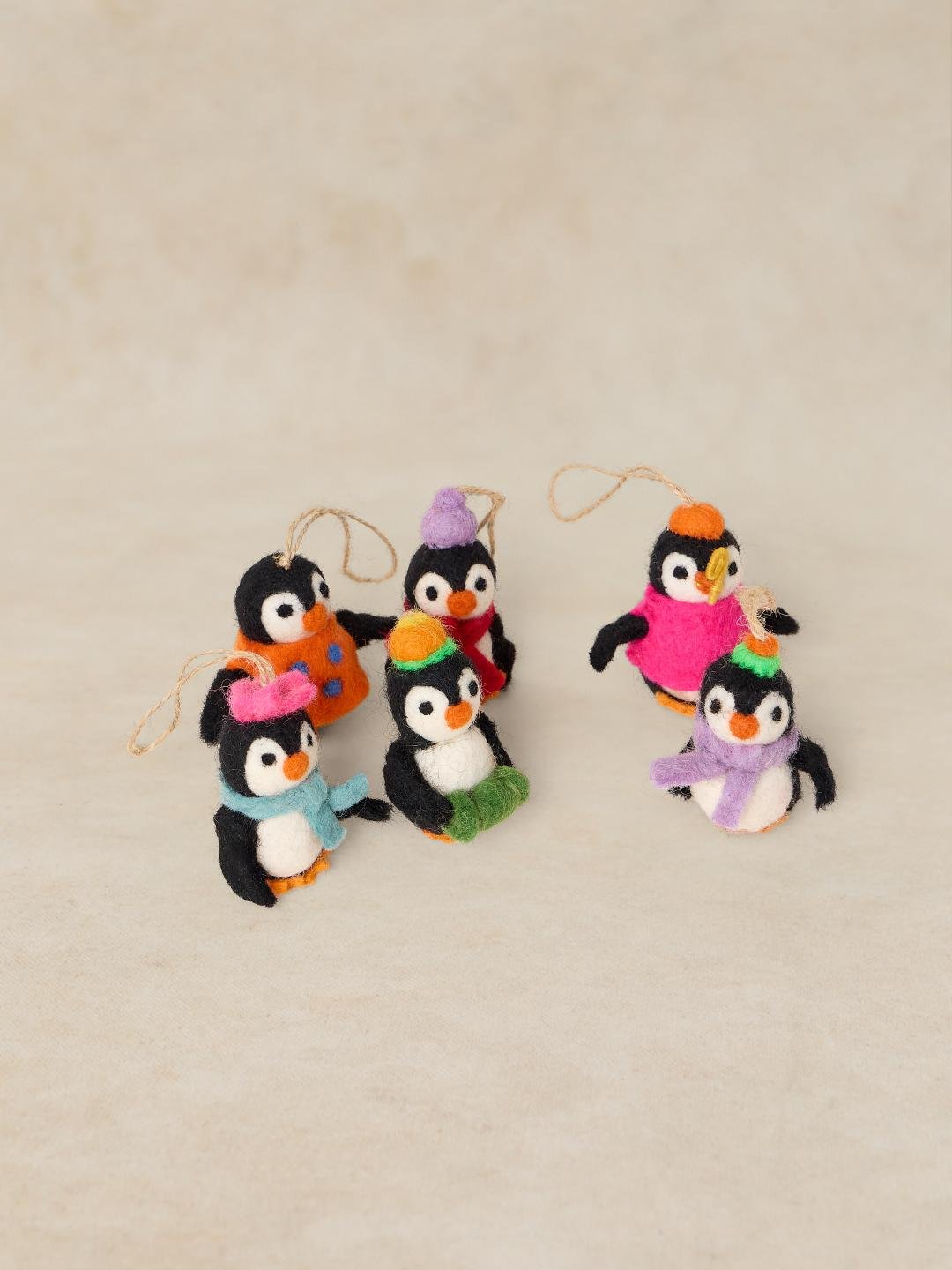 447616-BLK_MLT-FD White Stuff Party Penguin Egg Box Blk Mlt