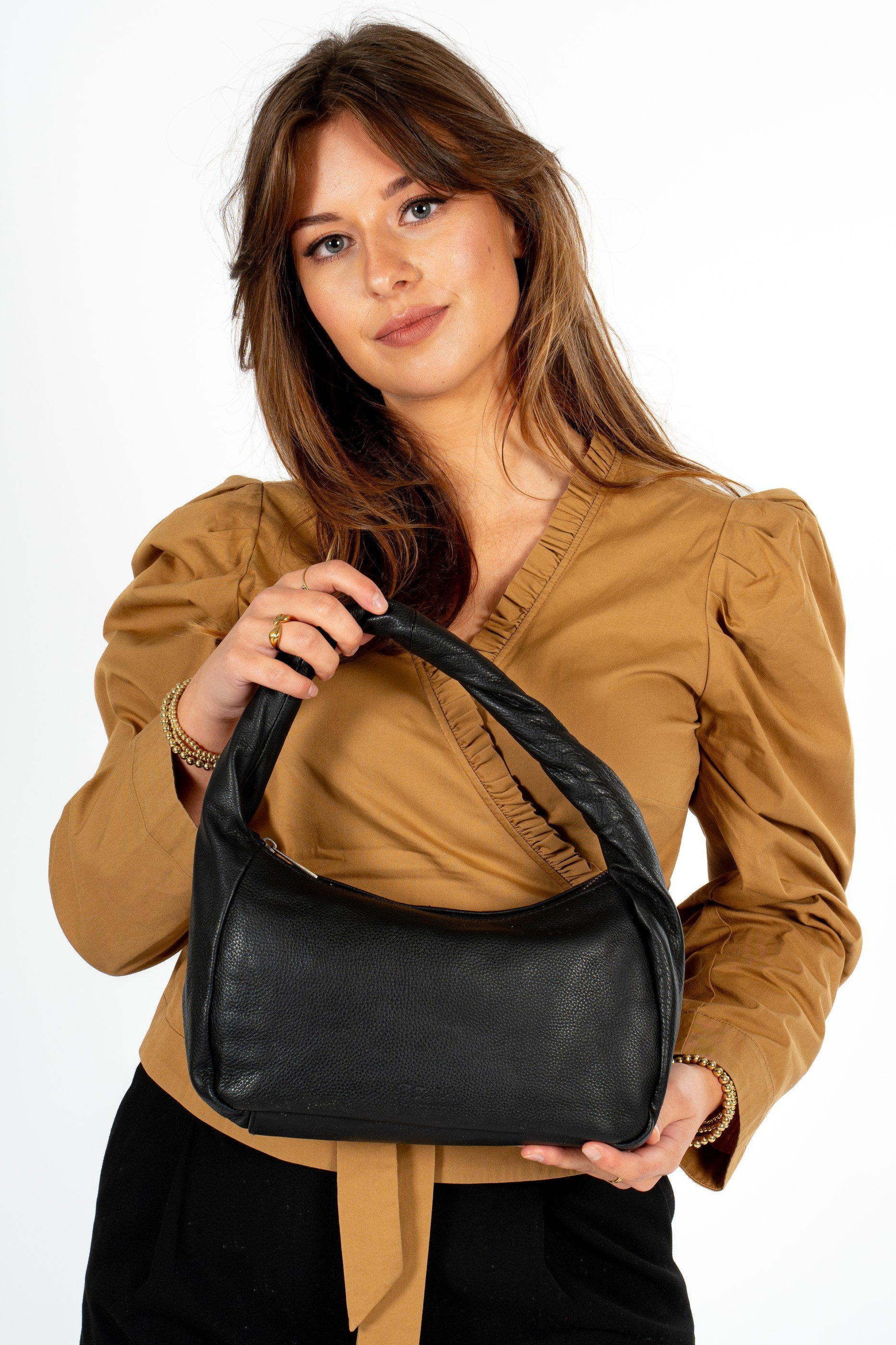 202581_10_1 Chabo Sienna Shoulder Black