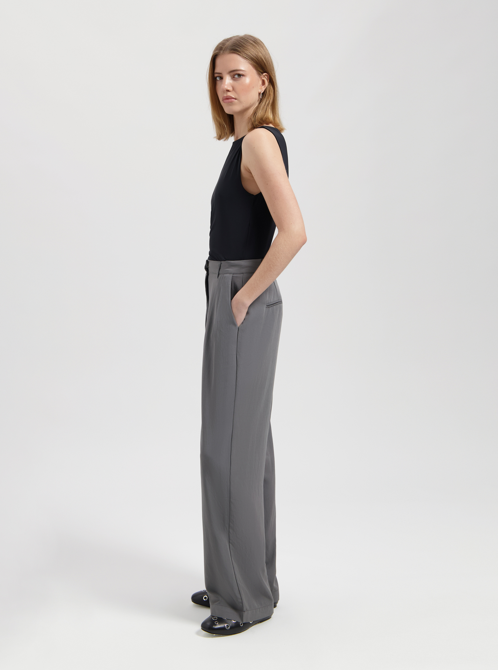 Nous Sommes Labels Josie Pleated Pants Grey